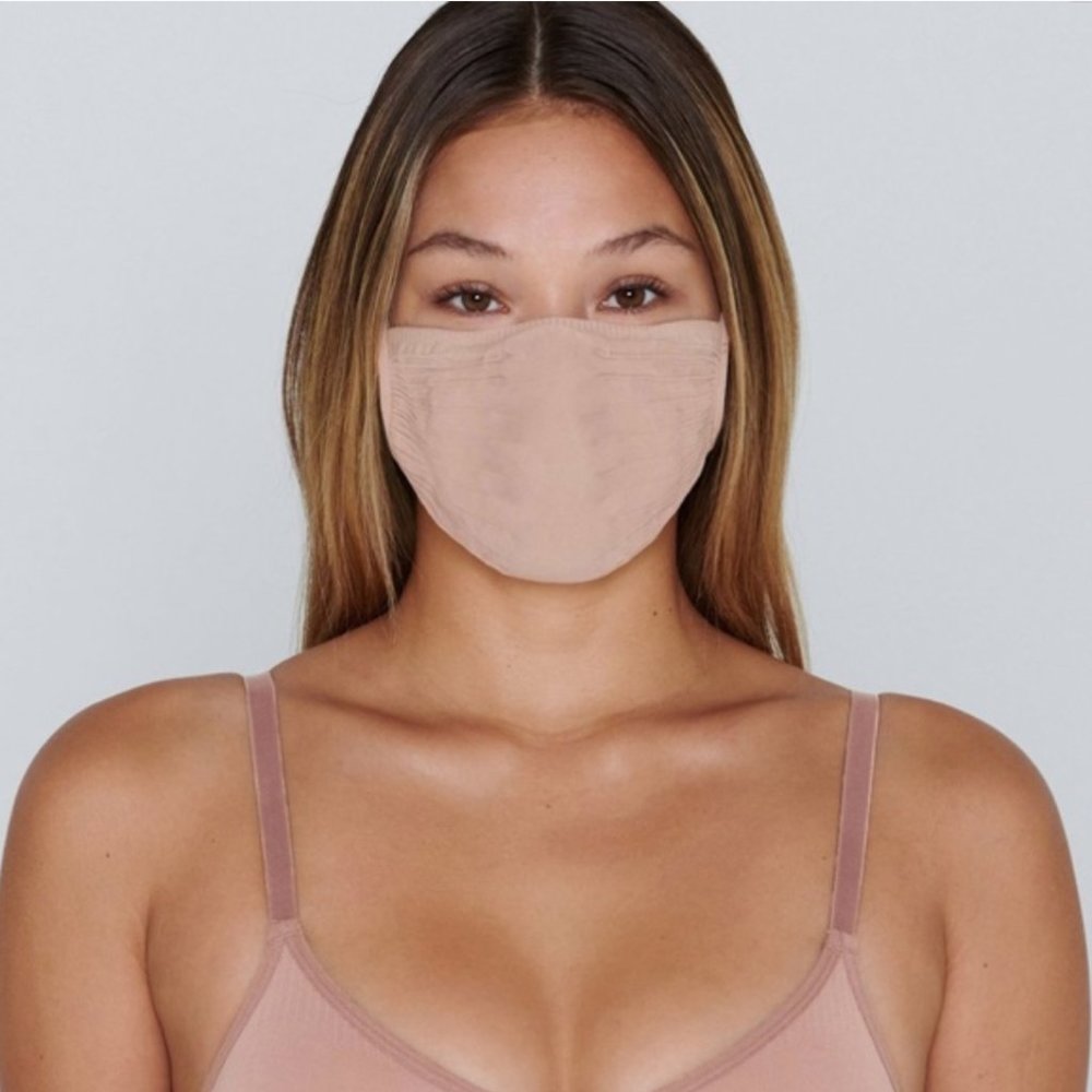New! SKIMS SEAMLESS FACE MASK - Sienna